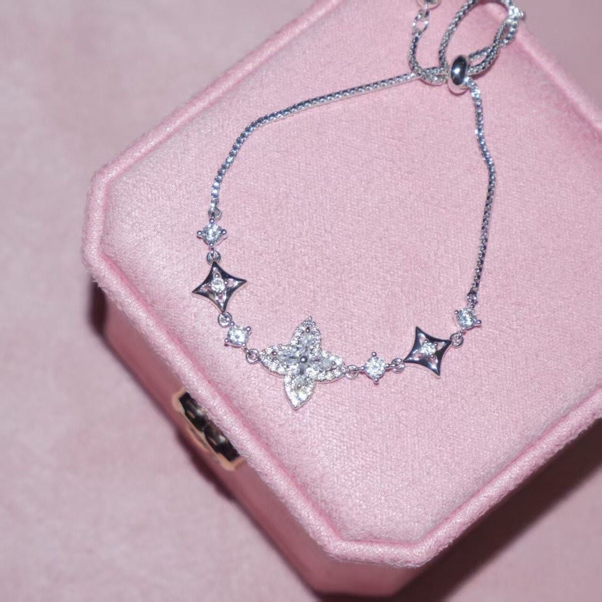 Four Point Star Bracelet by Sylrena — product photo