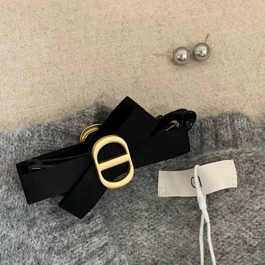 Black Bow Hairpin by Sylrena — product photo