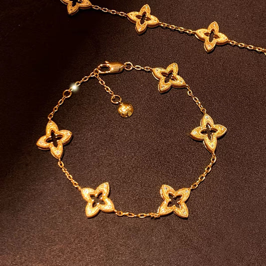 Golden Clover Retro Bracelet by Sylrena — product photo