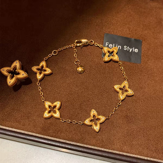 Golden Clover Retro Bracelet by Sylrena — product photo